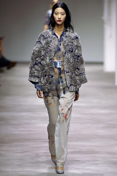 Look 11